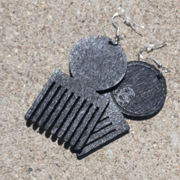 Afrocentric wooden Afro Pick Earrings new - Picture 2 of 3